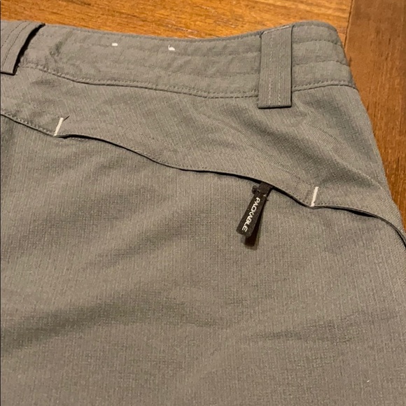 Columbia green shorts Size 10 - Picture 5 of 15